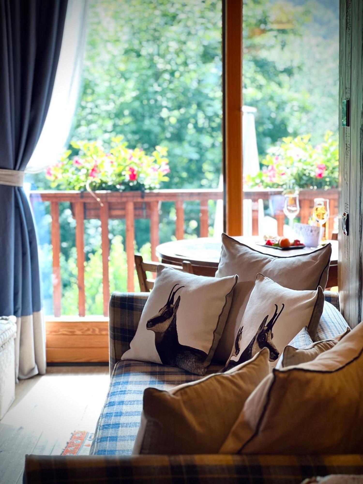 โอแบร์ฌ เดอ ลา แมซง Hotel กูร์มาเยอร์ ภายนอก รูปภาพ